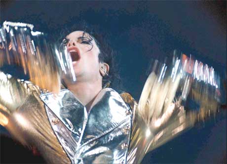 Michael Jackson er lei av at folk spøker med ham. Foto: Stanislav Peska / AP.