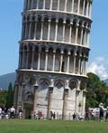 Tårnet i Pisa, foten