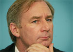 Forsvarsminister Geoff Hoon skal ha forsøkt å styre spørsmålene fra utenrikskomiteen. Foto: Reuters/Peter Macdiamid