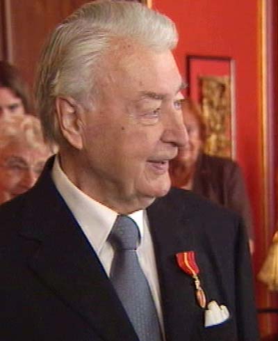 Gunnar Eide visste ikke at mottagelsen var for ham, da han kom til Grand Hotell. Gunnar Eide visste ikke at mottagelsen var for ham, da han kom til Grand Hotell.