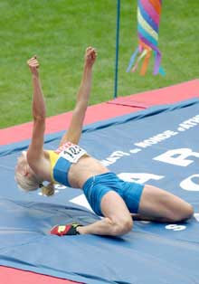 Carolina Klüft har nettop satt ny pers i høyde med 1,94. (Foto: Cornelius Poppe / SCANPIX) Carolina Klüft har nettop satt ny pers i høyde med 1,94. (Foto: Cornelius Poppe / SCANPIX)