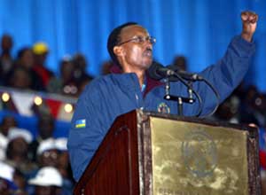 LEDER KLART: Rwandas sittende president Paul Kagame er allerede sikker på seier. Foto: AP/Scanpix