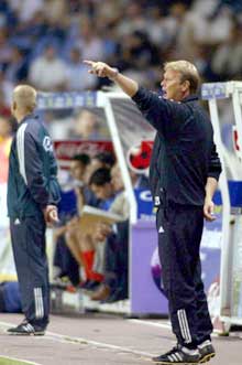 Åge Hareide gestikulerte på sidelinjen uten at det hjalp. (Foto: Gorm Kallestad / SCANPIX) Åge Hareide gestikulerte på sidelinjen uten at det hjalp. (Foto: Gorm Kallestad / SCANPIX)