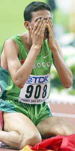 Ingen over, ingen ved siden. Hicham El Guerrouj var helt suveren i Paris onsdag kveld. (Foto: Reuters) Ingen over, ingen ved siden. Hicham El Guerrouj var helt suveren i Paris onsdag kveld. (Foto: Reuters)