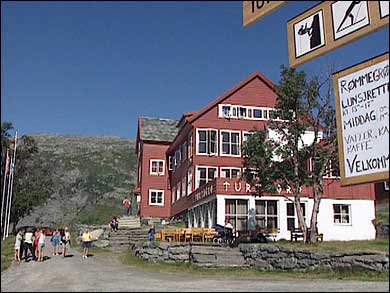 Den kjende fjellfraren Ole Jensson Berge bygde det strste hotellet p Turtagr. (Foto: NRK)