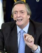 RYDDER OPP: President Nestor Kirchner forsøker å komme til bunns i saken. Foto AP/Scanpix.