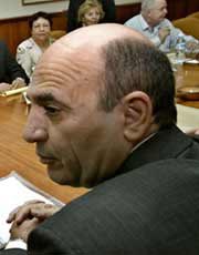 VIL UTVISE ARAFAT: Shaul Mofaz (Foto: Scanpix). VIL UTVISE ARAFAT: Shaul Mofaz (Foto: Scanpix).