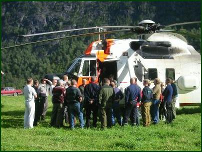 Helikoptermannskap, politi, Norsk Folkehjelp og frivillige snakker ut om den tragiske ulykken. Helikoptermannskap, politi, Norsk Folkehjelp og frivillige snakker ut om den tragiske ulykken.