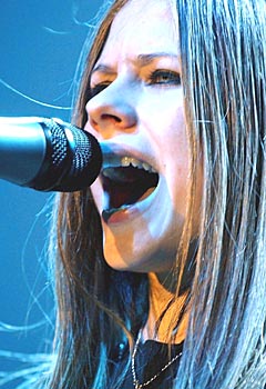 Avril Lavigne jobber med den vanskelige nummer to-plata. Foto: AP Photo /Walter Bieri.