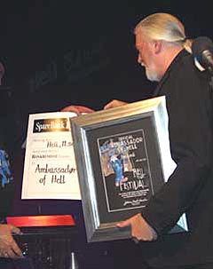 Jon Lord blir utnevnt til Ambassador of Hell 2003. Foto: Hell Bluesfestival.