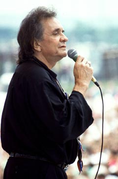 Johnny Cash døde i forrige uke, 71 år gammel. Her synger han i Nashville i 1992. Foto: AP Photo / Mark Humphrey.