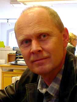 Jan Henrik Diesen i Foreldrenes Arbeidsutvalg ved Risum ungdomsskole mener skoleendringene har skjedd alt for raskt. Foto: Rainer Prang, NRK. Jan Henrik Diesen i Foreldrenes Arbeidsutvalg ved Risum ungdomsskole mener skoleendringene har skjedd alt for raskt. Foto: Rainer Prang, NRK.