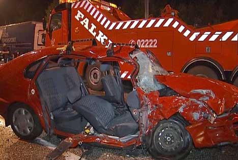 Det var store skader også på bilen etter den kraftige ulykken på riksvei 118 (Foto: NRK)