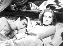 Sean Connery som førsteelsker i Bond-filmen "From Russia With Love". (Foto: Scanpix) Sean Connery som førsteelsker i Bond-filmen "From Russia With Love". (Foto: Scanpix)