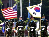 Soldater fra USA og Sør-Korea markerte i dag 50-årsdagen for en forsvarsallianse mellom landene. Foto: Choi Jae-Ku, AFP/Scanpix. Soldater fra USA og Sør-Korea markerte i dag 50-årsdagen for en forsvarsallianse mellom landene. Foto: Choi Jae-Ku, AFP/Scanpix.