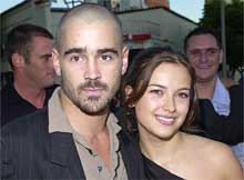 Farrell sammen med ekskona Amelia Warner Tuesday. (Foto: Kevork Djansezian/AP) Farrell sammen med ekskona Amelia Warner Tuesday. (Foto: Kevork Djansezian/AP)
