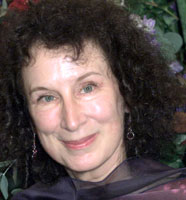 Canadiske Margaret Atwood har skrevet om identitet, kvinnerolle og kom i år med en bok om genteknologi.