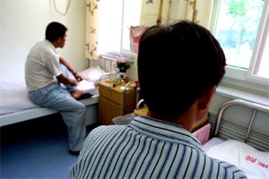 STORE TALL: Kinesiske tjenestemenn sier at det nå er 650.000 aidstilfeller i landet. (AP/Scanfix)