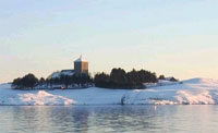 Her er et bilde av Avaldsnes kirke. Foto: NRK