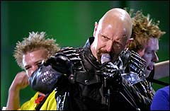 Rob Halford fra Judas Priest på scenen i 2001 (Foto: Scanpix)