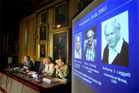 Fra kunngjøringen av de tre vinnerne av fysikkprisen(Scanpix/AFP) Fra kunngjøringen av de tre vinnerne av fysikkprisen(Scanpix/AFP)