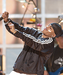 Den amerikanske rap-artisten Nelly skapte en ny trend med det såkalte Nelly-plastret. (Foto: SCANPIX /AP Photo/Joe Cavaretta) 