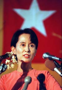 Demokratiforkjemperen Aung San Suu Kyi sitter fremdeles i husarrest i Burma. Foto: AFP
