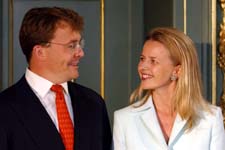 Prins Johan Friso og kvinnen han sier fra seg arveretten for, Mabel Wisse Smit. (Foto: Cees Zorn)