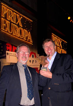 GLADE PRISVINNERE: Radioteatrets Nils Heyerdahl og Carl Henrik Grøndahl. 