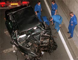 ULYKKE: Det var en ulykke som skjedde da limousinen Diana og Dodi Al Fayed satt i kræsjet i en tunnell i Paris i 1997, sier et øyenvitne. (Foto: AP/Scanpix)