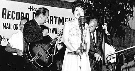 Patsy Cline døde 36 år gammel i en flyulykke i Tennessee. Foto: AP. Patsy Cline døde 36 år gammel i en flyulykke i Tennessee. Foto: AP.