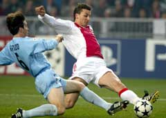 Zlatan Ibrahimovic scorer Ajax' vinnermål. (Foto: Reuters/Scanpix)