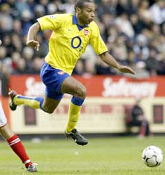 Thierry Henry reddet Arsenal. (Foto: AP/Scanpix)