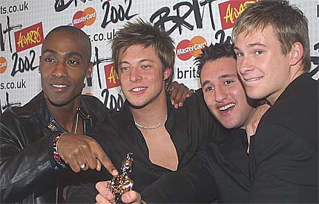 Blue vant pris for beste nykommer under Brit Awards 2002. Fre venstre: Simon Webb, Duncan James, Antony Costa og Lee Ryan. Foto: Alastair Grant, AP.