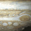 Her ser vi tydelig den røde flekken på Jupiter