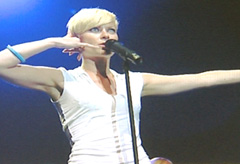 Bertine Zetlitz var en av mange kjente artister som deltok i et stort arrangement i Oslo i fjor sommer, for The 5 Percent Community. Bertine Zetlitz var en av mange kjente artister som deltok i et stort arrangement i Oslo i fjor sommer, for The 5 Percent Community.