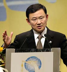 Thailands statsminister Thaksin Shinawatra ber Vesten om å dempe seg. (Foto: S. Khan, AFP)