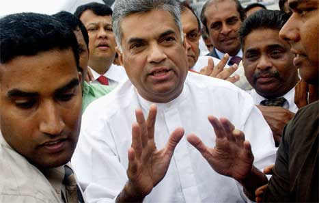 Sri Lankas statsminister Ranil Wickremesinghe ber om norsk hjelp til å løse krisen i landet. (Reuters-foto)