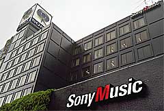 Sony fusjonerer med... Foto: Toshifiumi Kitamura, AFP.