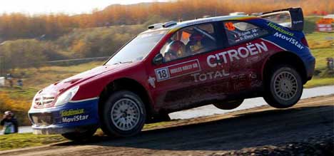Psykologisk krigføring om gull i Rally-VM:Later Loeb som om han kjører safe og ikke for seier? (foto: Scanpix/Darren Staples) Psykologisk krigføring om gull i Rally-VM:Later Loeb som om han kjører safe og ikke for seier? (foto: Scanpix/Darren Staples)