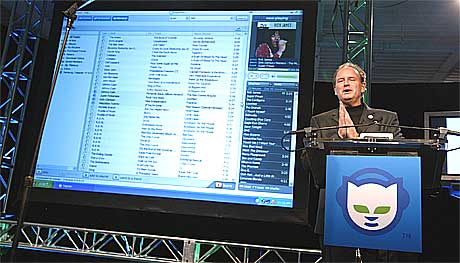 Salg av musikkfiler over nett har vært en suksess. 29. okotber lanserte Napster sin nye, lovlige tjeneste. Foto: Spencer Platt, AFP.