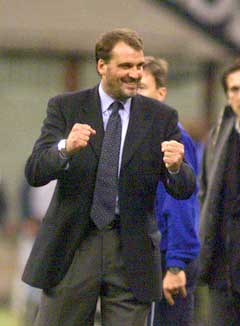 Marco Tardelli trente Inter tidligere og jubler her over 3-1 over Napoli år 2000. (Foto: AP/Scanpix)
