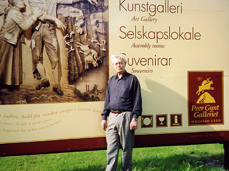 Hægstad Gård - et kunstgalleri i Hellesylt med Parr sine Peer Gynt-relieffer. 