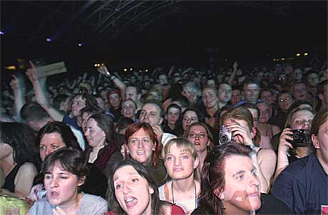 Brannsikkerheten i Vallhall har fått kritikk. Her under konserten med A-ha i 2001. Foto: Knut Fjeldstad, Scanpix.