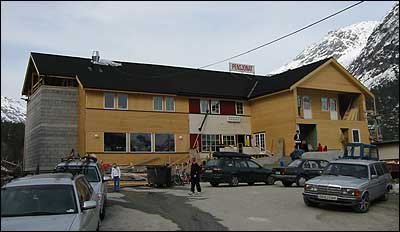 Solvang - no Jostedal hotell p Gjerde. (Foto: Arild Nyb  2003)