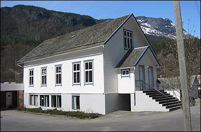 Gamleskulen i Fortun. (Foto: Ottar Starheim, NRK  2003)