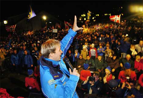 Da Petter Solberg ble verdensmester ble han mottatt som en helt i Spydeberg. (Foto Heiko Junge Scanpix) Da Petter Solberg ble verdensmester ble han mottatt som en helt i Spydeberg. (Foto Heiko Junge Scanpix)
