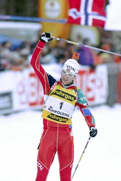 Ole Einar Bjørndalen vant jaktstarten i Rupholding suverent i fjor. (Foto: Knut Fjelstad/Scanpix)
