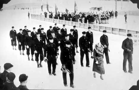 Lake Placid arrangerte OL i 1932. Her marsjerer den norske troppen inn under åpningsseremonien. (Foto: Scanpix)