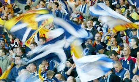 Stor jubel blant skotske fans på Hampden Park. (Foto: AFP/Scanpix)